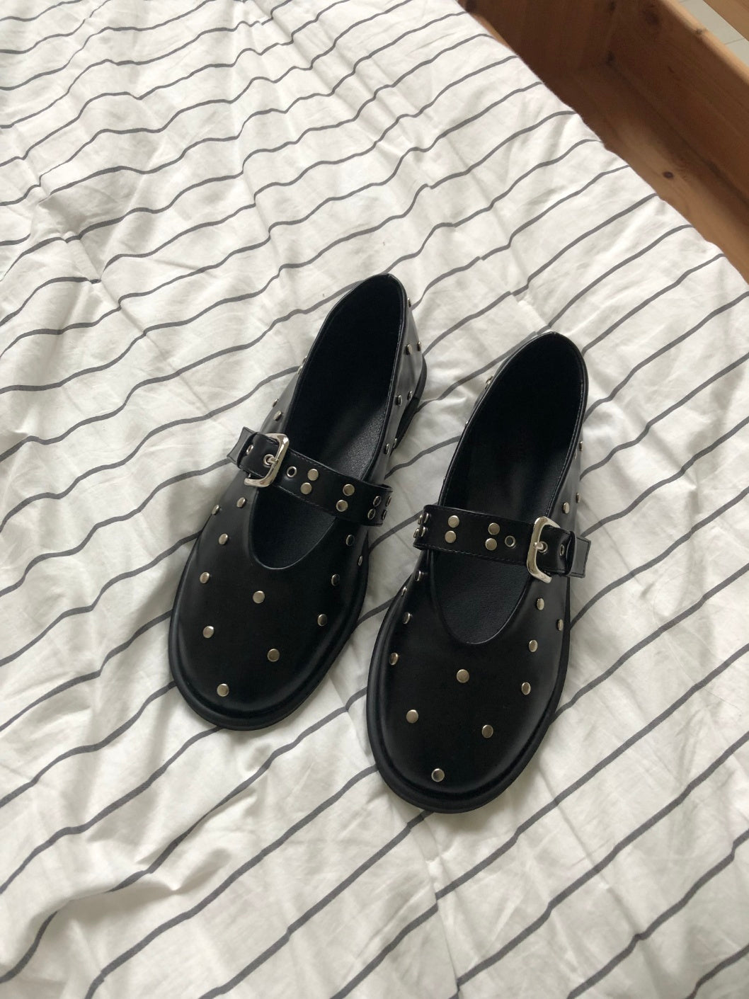 round belt studded loafer