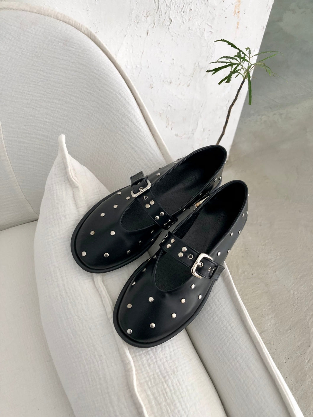 round belt studded loafer
